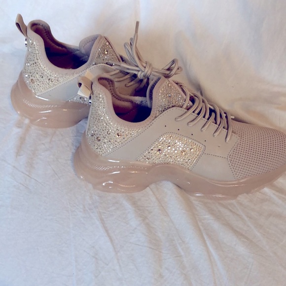 Steve Madden’s Maxima BRAND NEW!!   Originally $100. Read for more sizes - Picture 5 of 8